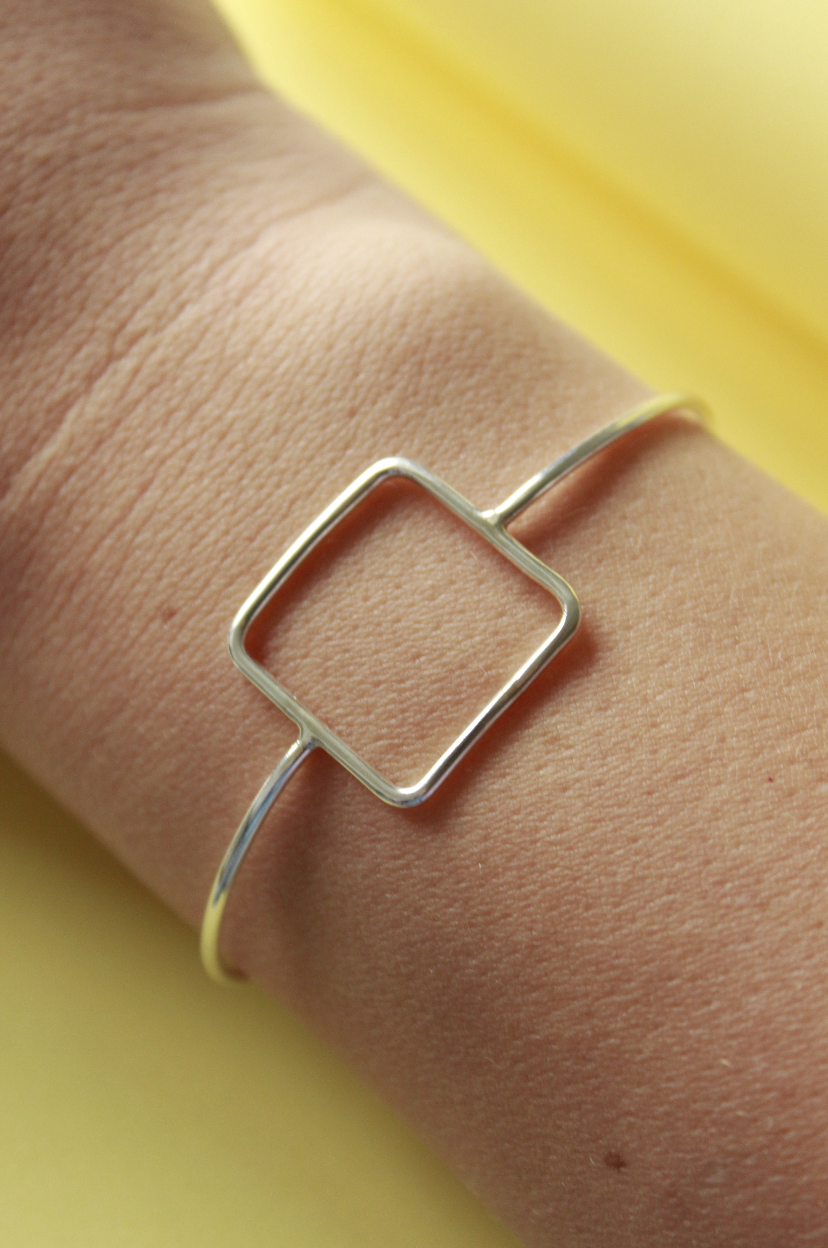 Quadratisches Armband | Zeitlos und eigen