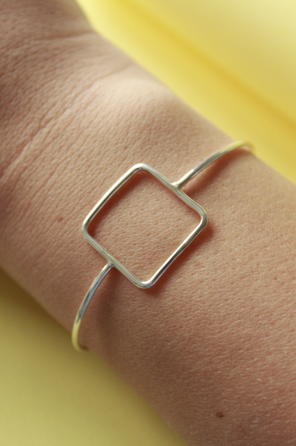 Quadratisches Armband | Zeitlos und eigen
