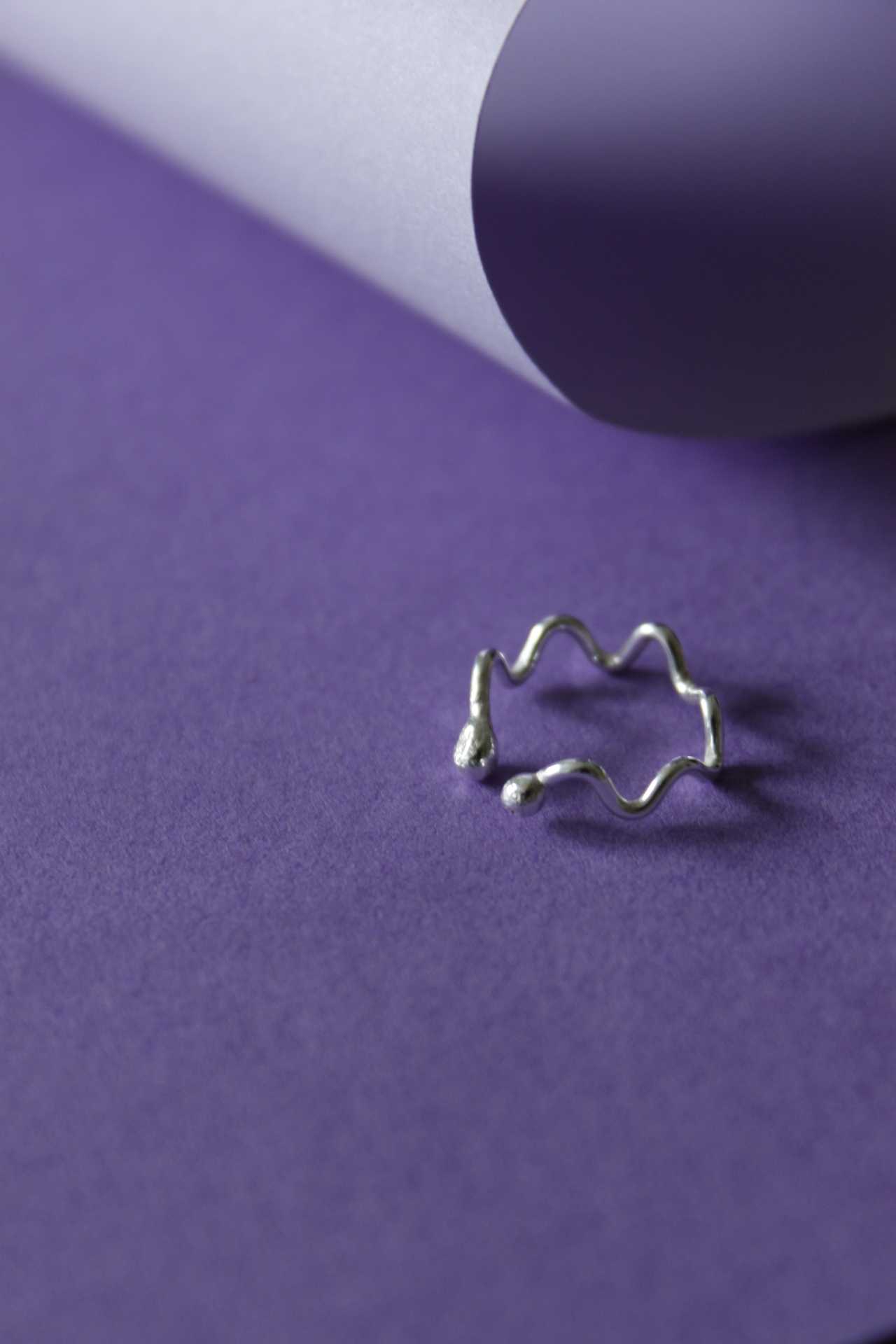 Earcuff Wobble | gemütliches Silber